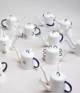 Сюрреалистические чайники Feldspar из костяного фарфора