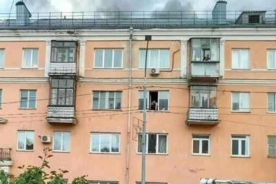 В Барнауле четырехэтажка загорелась из-за электросамоката