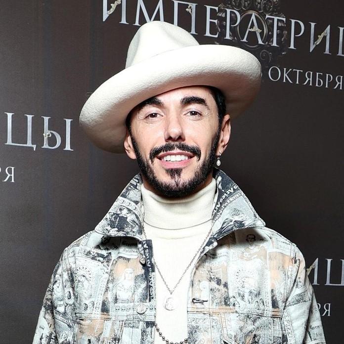 Суд признал возвращение детей Тимура Родригеза из Испании в Россию ухудшением уровня жизни: почему певцу не уменьшили алименты