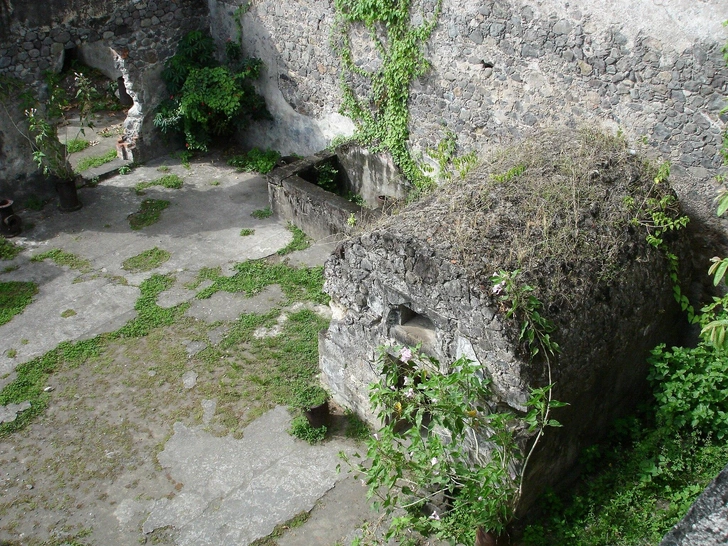 Здание тюрьмы, в котором спасся Сильбарис | Источник: Riba, CC BY-SA 3.0, via Wikimedia Commons