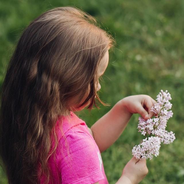 Пьяная мать вытолкнула 3-летнюю дочь из окна десятого этажа в Подмосковье: что сейчас с ребенком