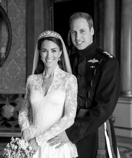 «Дурной знак!»: больная раком Миддлтон и принц Уильям публикуют черно-белое фото в честь годовщины