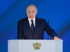 Выплаты за беременность, школьников и отдых: Путин озвучил новые предложения Федеральному собранию