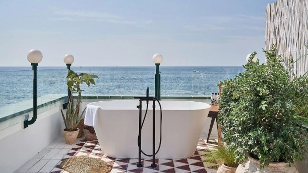 Пляжный отдых: новый клубный отель Little Beach House под Барселоной