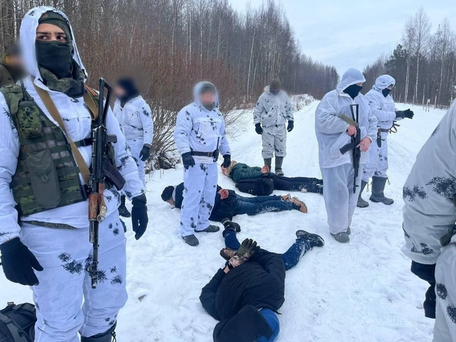 В Выборгском районе задержали иностранцев, пытавшихся попасть в Финляндию | Источник: Пограничное управление ФСБ РФ по Санкт-Петербургу и Ленобласти