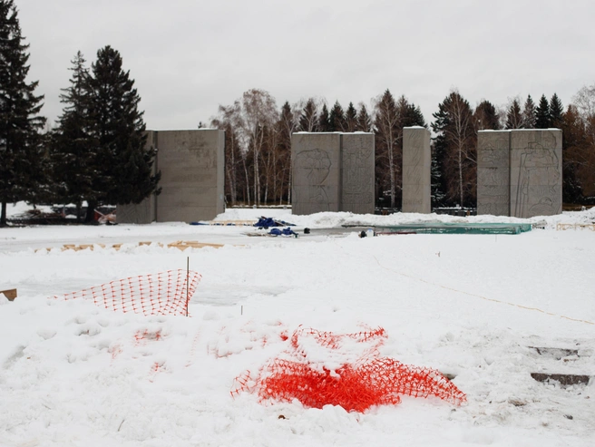 Ремонт сквера инициировали после обследования территории, выявившего дефекты бетонного покрытия. | Источник: Андрей Бортко / NGS.RU