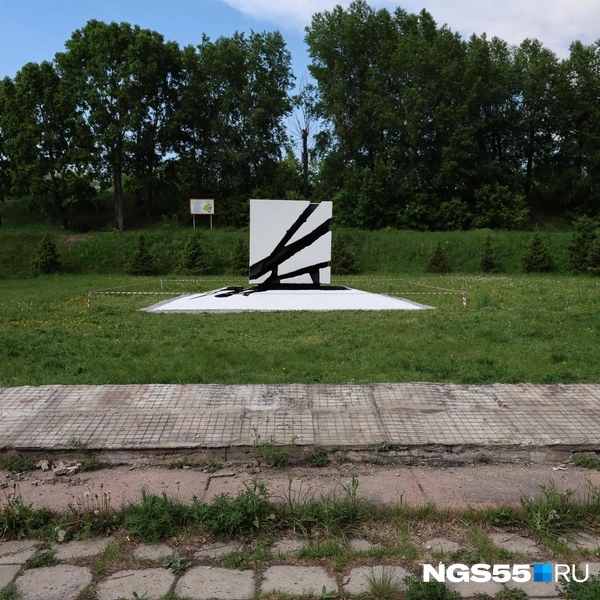Видно, что плита уже старая | Источник: Евгений Софийчук / NGS55.RU