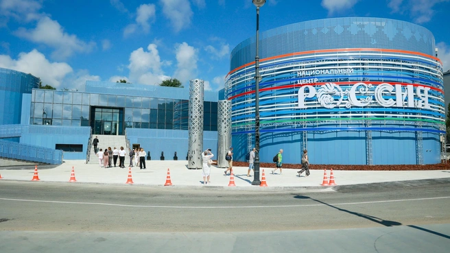 Первым объект посетил президент Владимир Путин | Источник: пресс-служба Национального центра «Россия» / Russia.ru