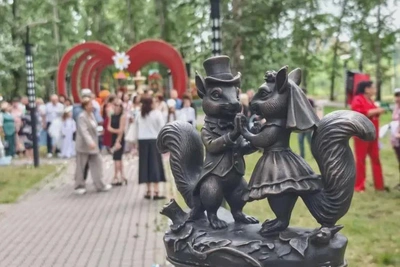 Новая скульптура для молодых пар появилась в Белогорске