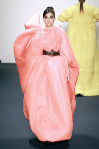 Платье-«дутик» из осенней коллекции Toni Maticevski.