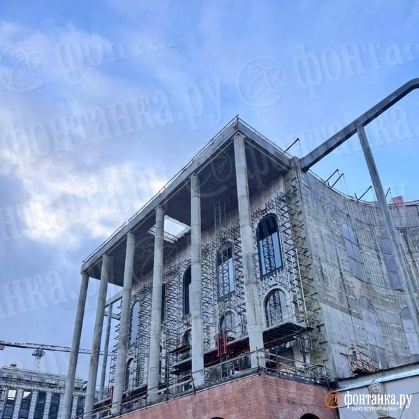 Рабочий погиб при падении с высоты в строящемся Дворце танца в Петербурге | Источник: читатель «Фонтанки»