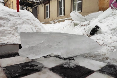 Чем опасна наледь и как распознать угрозу: советы МЧС