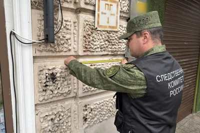 В Пензе проверяют падение штукатурки на девушек