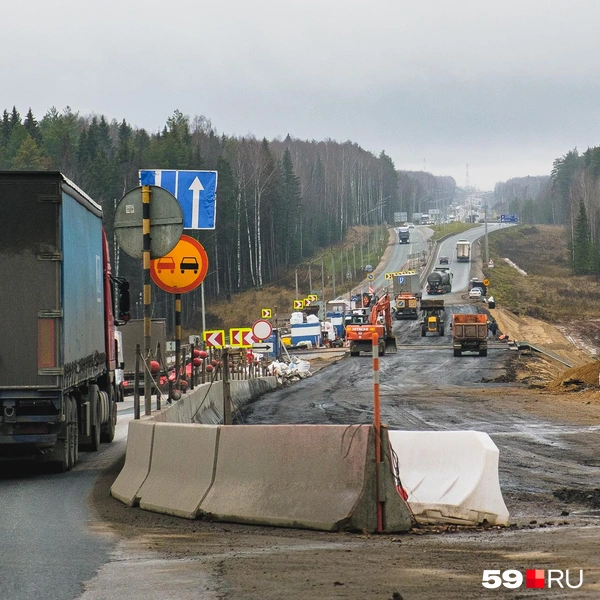 Ремонтируют не только сам мост, но и подъезды к нему | Источник: Тимофей Калмаков / 59.RU