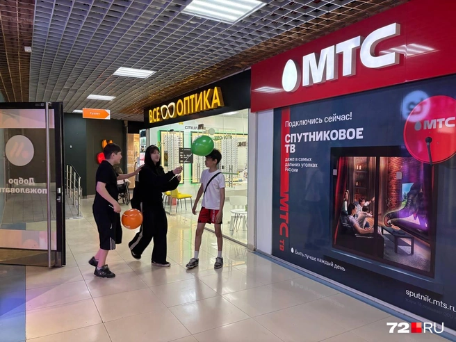 В ТРЦ «Солнечный» всегда много подростков | Источник: читатель 72.RU