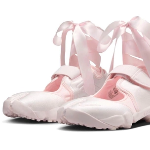 Хотим! Нежно-розовые пуанты-кроссовки от Nike