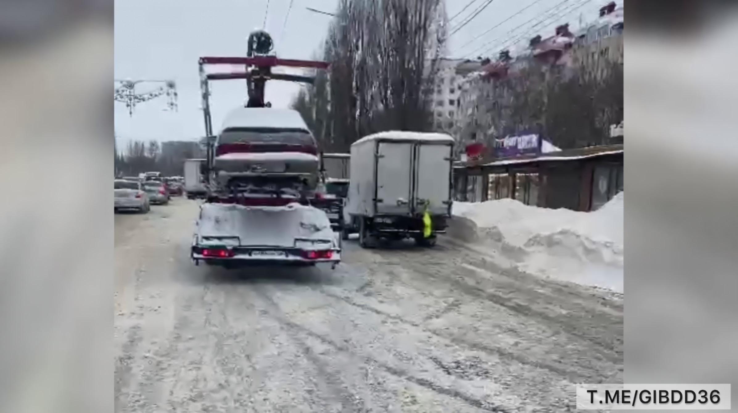 В Воронеже пообещали эвакуировать машины, которые мешают уборке снега - 15  декабря 2023 - ВОРОНЕЖ1.ру