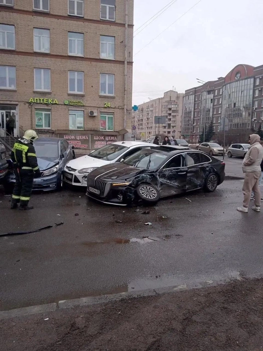 Автомобили собрало в гармошку  | Источник: Московский район, Санкт-Петербург / «ВКонтакте»