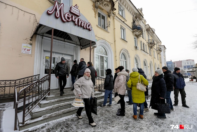 Самый большой ажиотаж сегодня возле знаменитой кондитерской «Мечта» | Источник: Наталья Лапцевич