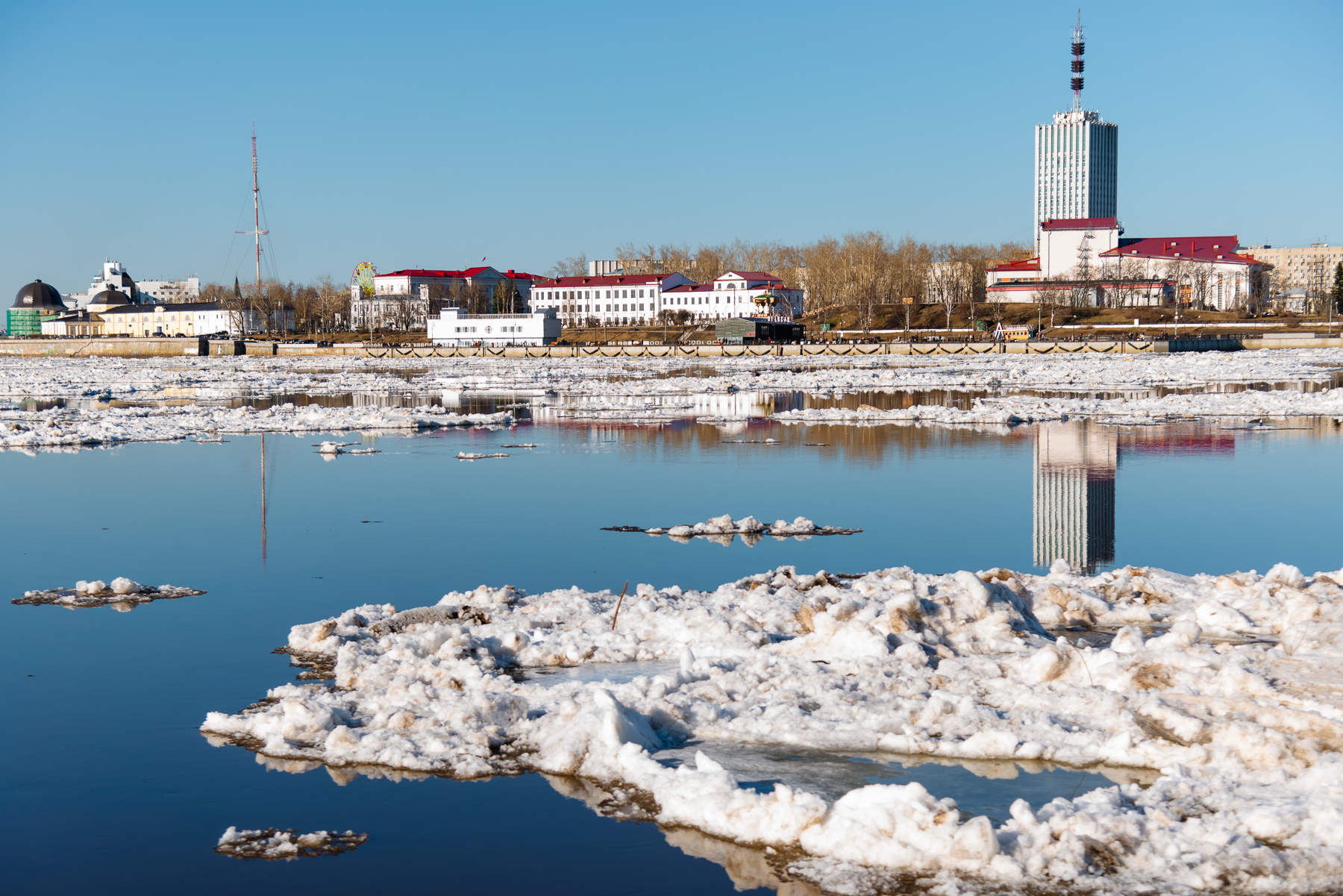 Ледоход на сегодня в архангельской. Ледоход в Архангельске. Голова ледохода Архангельск. Ледоход в Архангельске 2024. Ледоход на Северной Двине.