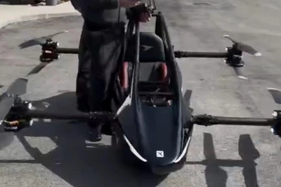 Над Змеинкой показали настоящий мини-вертолет