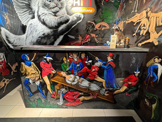 Так выглядит одно из помещений музея | Источник: «Музей казни и пыток и аномалий тела / Казань» / Vk.com