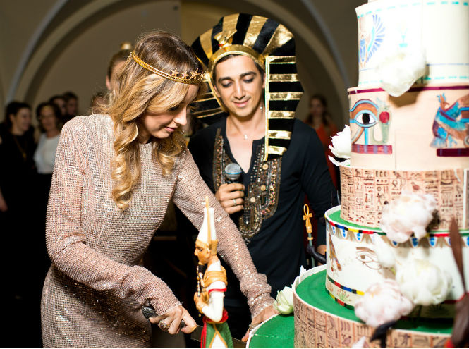 Наташа Османн отпраздновала день рождения в египетском стиле
