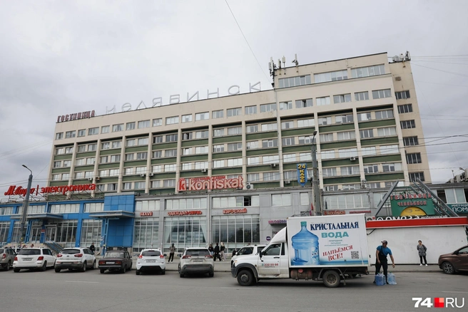 В XXI веке к зданию постоянно что-то пристраивали | Источник: Наталья Лапцевич 