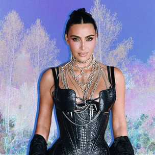 Ким Кардашьян поразила поклонников смелым кожаным платьем и оригинальным пучком из косичек