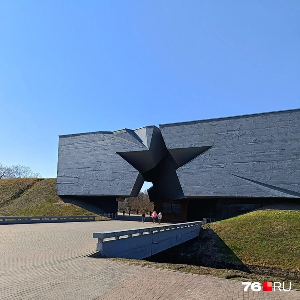 Главный вход на территорию Брестской крепости | Источник: Максим Цирулев
