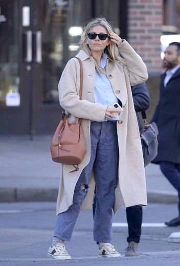 Сиенна Миллер в Нью-Йорке | marieclaire.ru