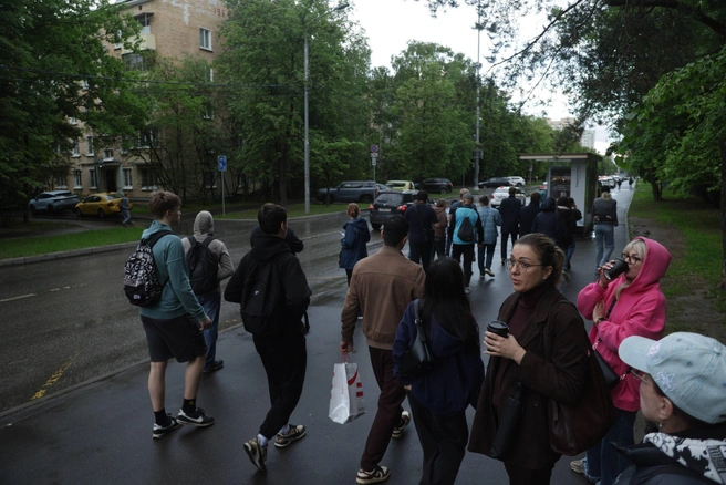 Местные пребывают в шоке от происходящего  | Источник: Дмитрий Толстошеев / MSK1.RU
