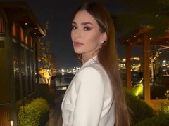 Анастасия Шубская отметила 32-летие в любви, бриллиантах, но без мужа