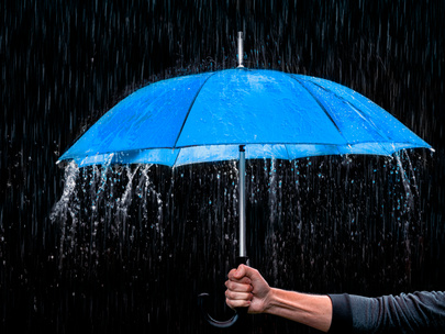 Тест: Выбери зонт, а мы посоветуем тушь, которая не размажется в дождь