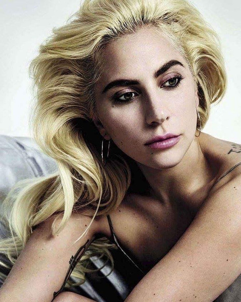 Леди Гага нашла замену бывшему жениху