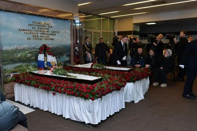 Московские полицейские попрощались с погибшими коллегами из ДПС | Источник: Госавтоинспекция Москвы / T.me