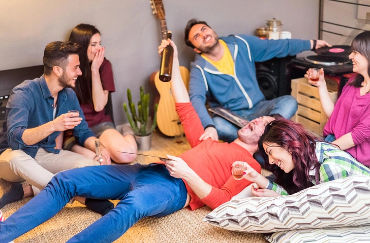 Ну мы еще немножко посидим: в некоторых отелях могут разрешить шуметь до 23:00 Ну мы еще немножко посидим: в некоторых отелях могут разрешить шуметь до 23:00