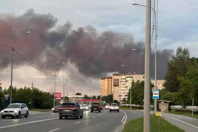 Черный дым от пожара в селе Яр накрыл Тюмень