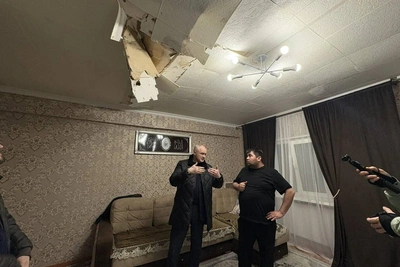 В Пыть-Яхе после уборки снега с крыши обрушились потолки