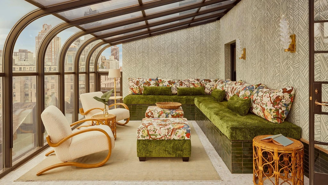 Пентхаус в Нью-Йорке: звездный потолок, индийское лето на стенах и ванная-грот | Источник: Джейкоб Снейвли