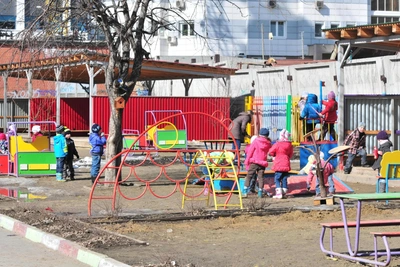 Putin vows to extend kindergarten hours to aid families