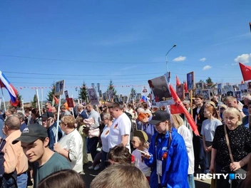 Люди приходят в любую погоду | Источник: Ксения Власова / «ИрСити»