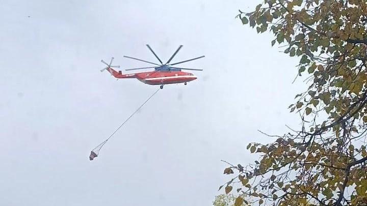 «С самого утра летают». В небе над Москвой и областью кружит вереница вертолетов экстренных служб:…