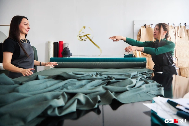 Для униформы нужна профессиональная ткань, с повышенной износоустойчивостью, немнущаяся и со специальной пропиткой | Источник: Роман Данилкин / 63.RU