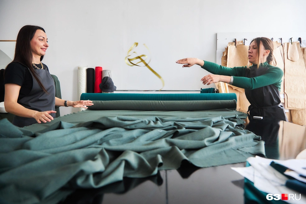 Для униформы нужна профессиональная ткань, с повышенной износоустойчивостью, немнущаяся и со специальной пропиткой | Источник: Роман Данилкин / 63.RU