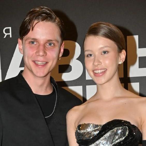 Анна Пересильд и Ваня Дмитриенко помолвлены? 16-летняя актриса засветила кольцо на безымянном пальце