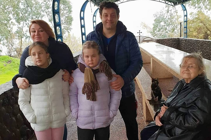 После смерти отца Михаил Полицеймако старается проводить больше времени с мамой и детьми