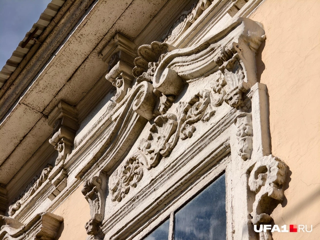 Этому барельефу почти три сотни лет | Источник: Булат Салихов / UFA1.RU