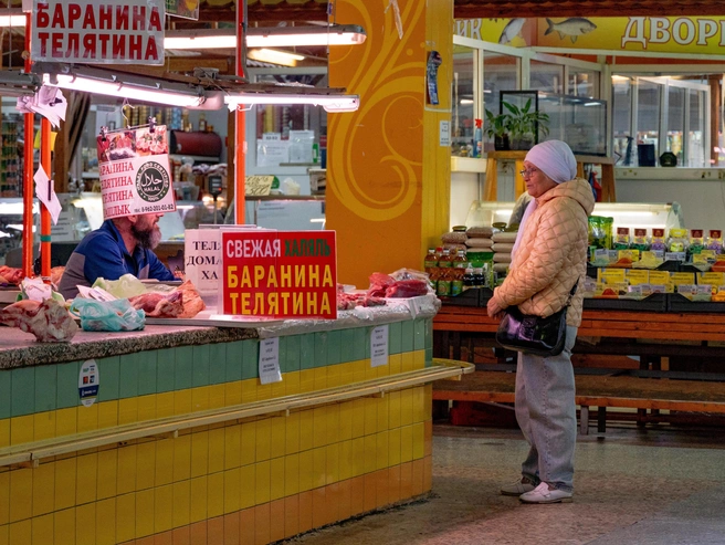 Некоторые покупатели заранее заказывают продукты у продавцов | Источник: Кирилл Поверинов / 76.RU
