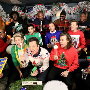 One Direction спели Santa Claus is Coming to Town